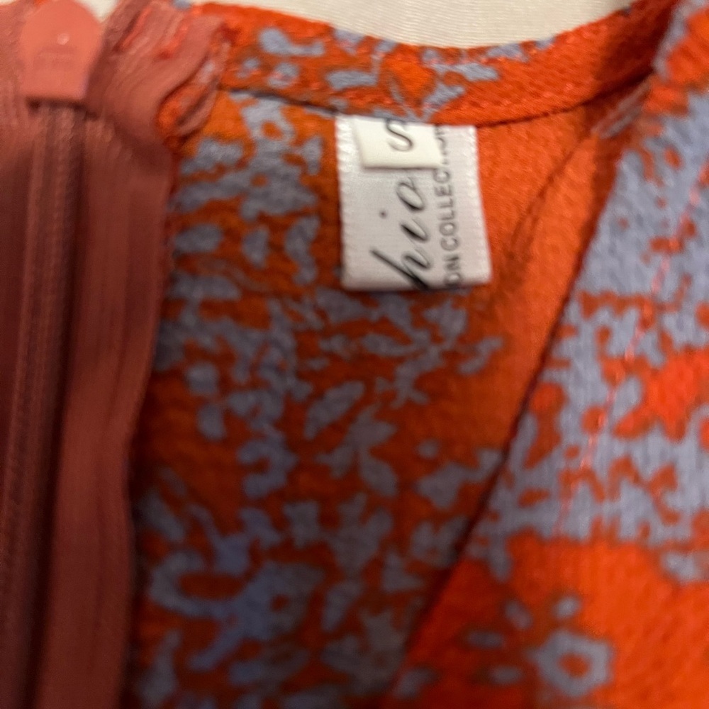 Relipop Floral Wrap Dress in Rust and Blue NWOT S length 29”, pit-to-pit 18” - Picture 6 of 8